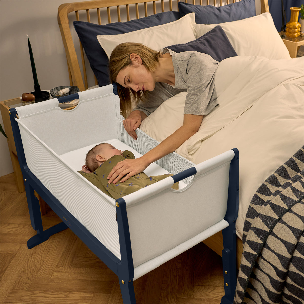SnuzPod Studio Bedside Crib with mattress - London Navy