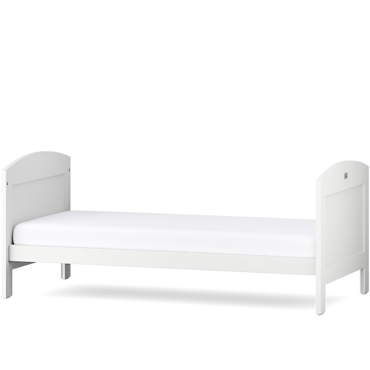 Silver Cross Valencia 4 Piece Nursery Set (Cot Bed, Dresser & Wardrobe & Nursing Chair)