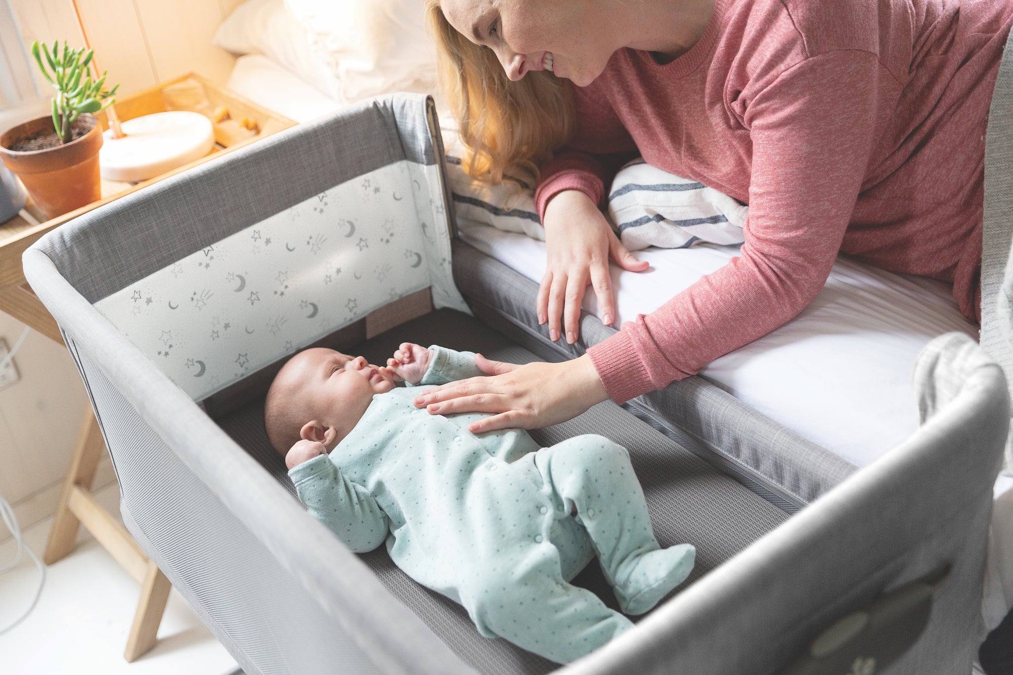 Joie Roomie Glide Bedside Crib