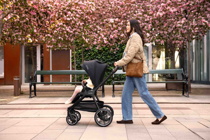 Nuna TRIV lx Arra Flex Bundle - Caviar