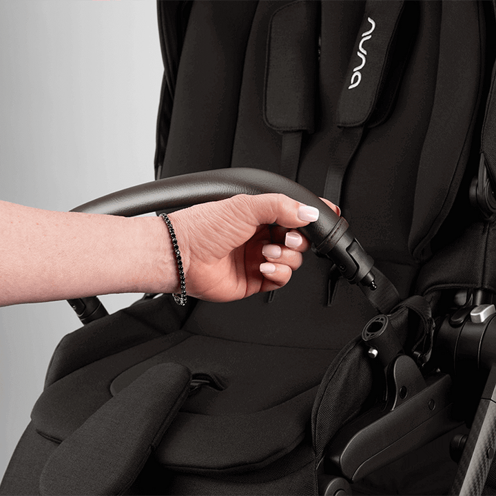 Nuna SWIV Pipa Urbn Bundle - Caviar