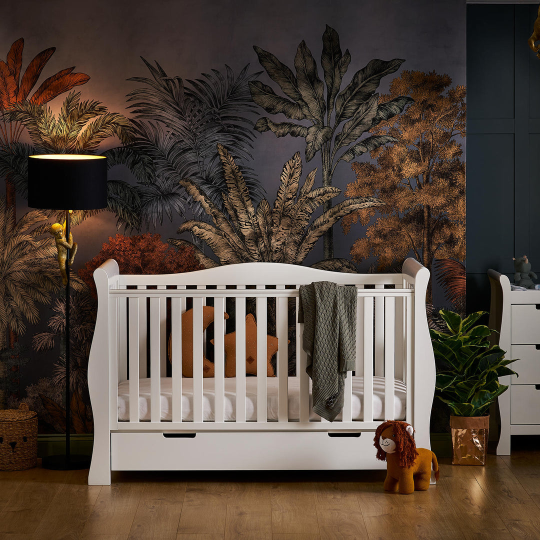 OBaby Stamford Luxe Sleigh Cot Bed - White