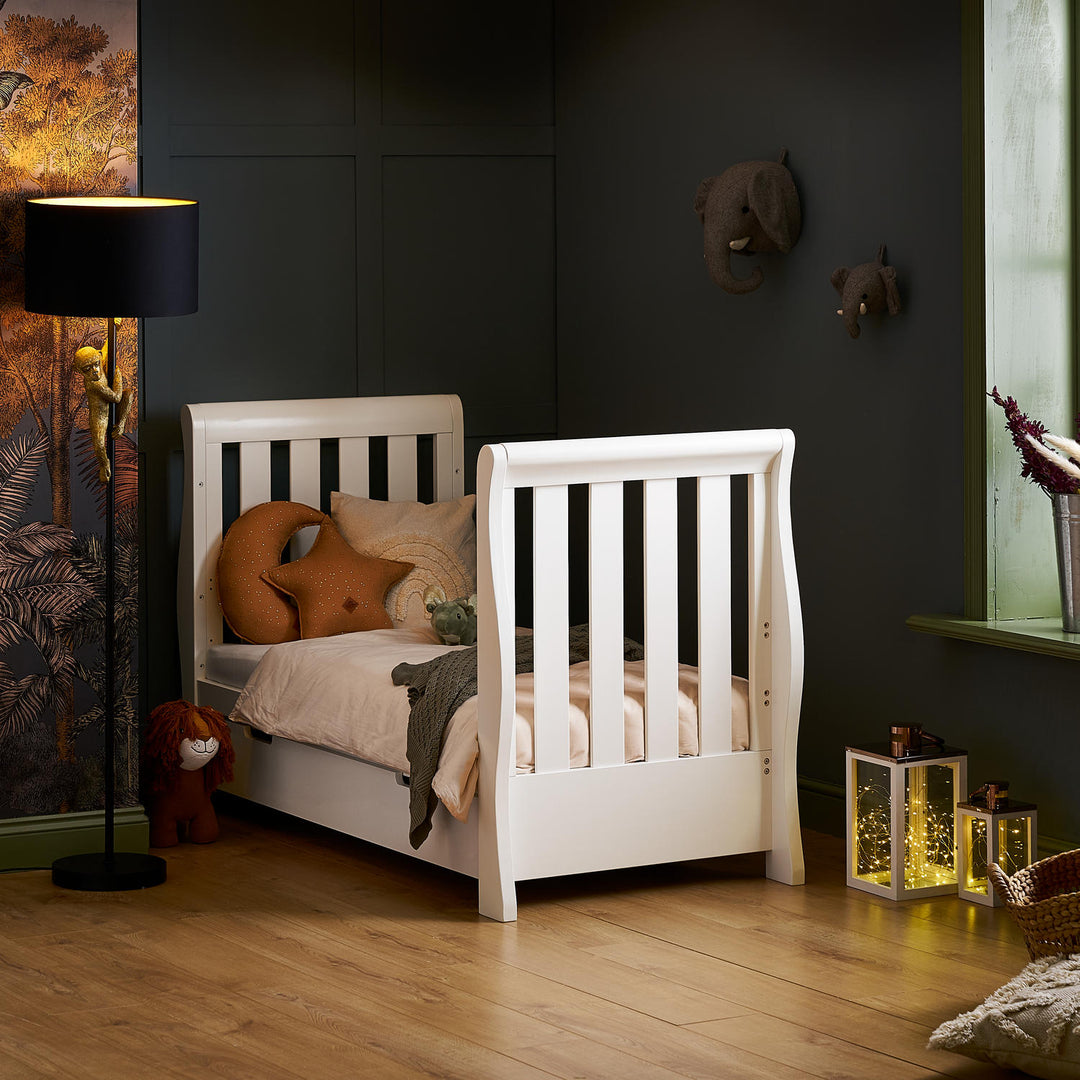 OBaby Stamford Luxe Sleigh Cot Bed - White